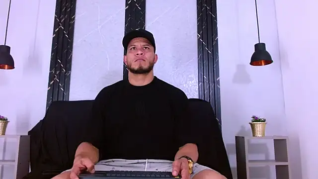 Snapshot of Maximiliano_Stronge chatting on 6, 6, 2026 Maximiliano Stronge online show from 6, 6, 2026
