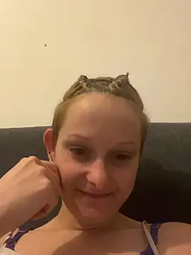 Snapshot of Quenn667 chatting on 15, 7, 2026 Quenn667 online show from 15, 7, 2026
