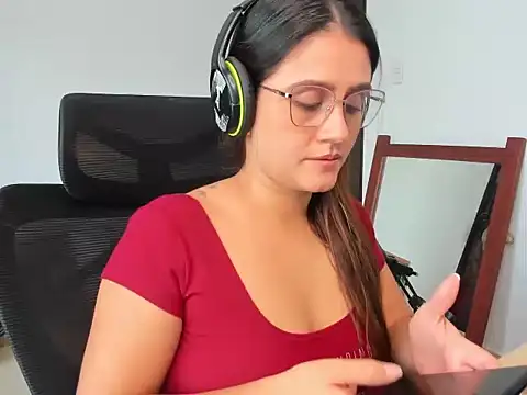 Snapshot of Emilia_Funnyy chatting on 6, 7, 2026 Emilia Funnyy online show from 6, 7, 2026