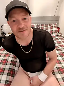 Snapshot of Straight_GuyUK chatting on 8, 7, 2026 Straight GuyUK online show from 8, 7, 2026
