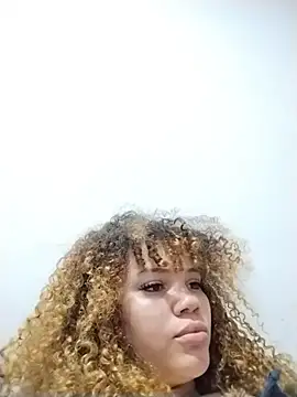 Snapshot of RoouseSiren chatting on 16, 7, 2026 RoouseSiren online show from 16, 7, 2026
