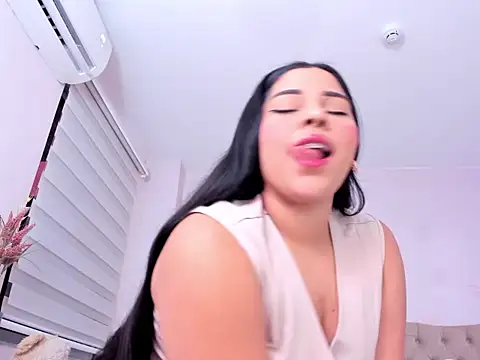 Snapshot of EmilySanchezz chatting on 2, 7, 2026 EmilySanchezz online show from 2, 7, 2026