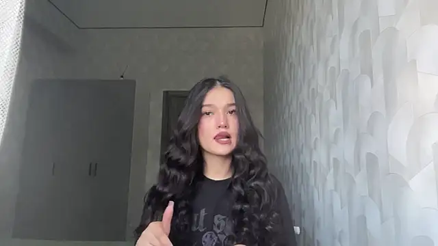 LisetteParajon online show from 8, 6, 2026