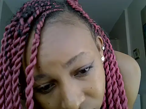 cocolaurah online show from 7, 6, 2026