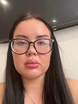 PeachDoll- online show from 3, 6, 2026