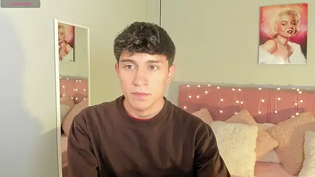 Snapshot of ryan_valentino chatting on 26, 6, 2026 ryan valentino online show from 26, 6, 2026