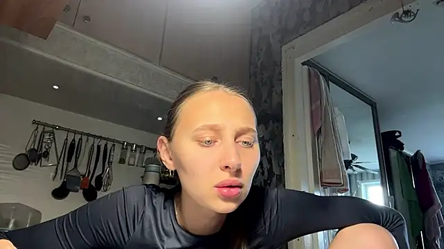Snapshot of AlidaReff chatting on 2, 6, 2026 AlidaReff online show from 2, 6, 2026