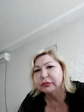 Snapshot of MilaLoveX chatting on 9, 6, 2026 MilaLoveX online show from 9, 6, 2026
