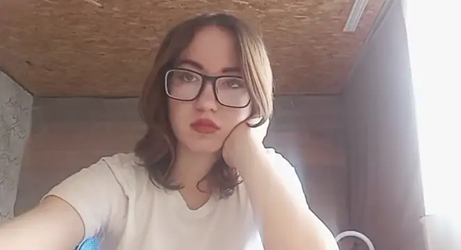 OliviaMoment online show from 1, 6, 2026