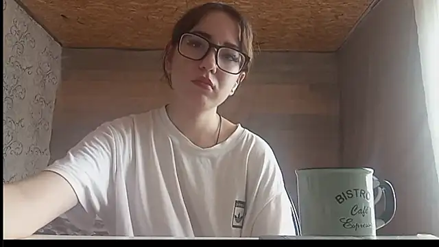 OliviaMoment online show from 6, 7, 2026