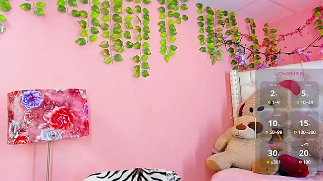 Snapshot of valentinee_xo chatting on 26, 6, 2026 valentinee xo online show from 26, 6, 2026