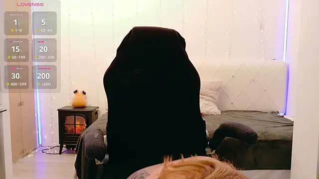 Snapshot of LindaWhite_ chatting on 22, 3, 2026 LindaWhite online show from 22, 3, 2026