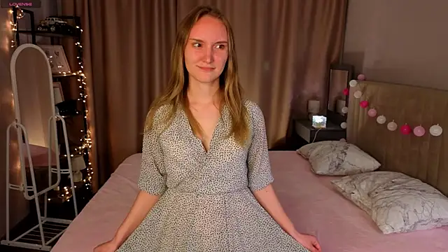 JenevaLitalien online show from 4, 6, 2026