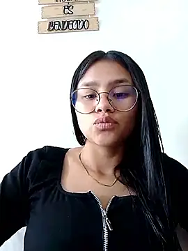 Sofielovee-01 online show from 4, 6, 2026