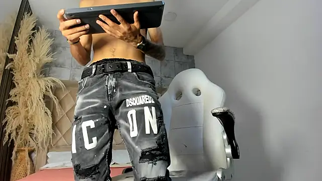 LucasJhonson  online show from 9, 6, 2026