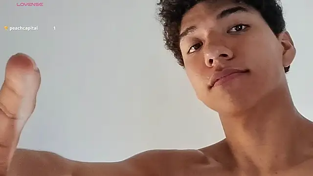 Snapshot of Maximiliano_Young chatting on 15, 7, 2026 Maximiliano Young online show from 15, 7, 2026