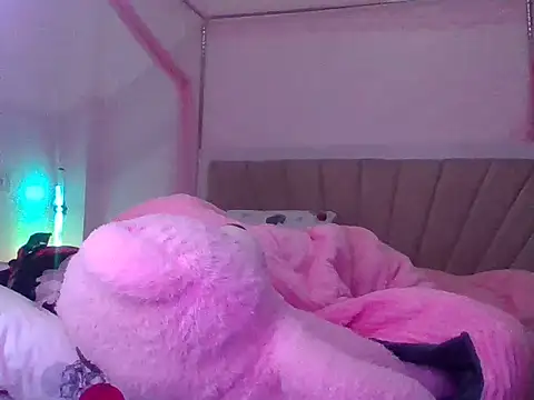 Xannaxx  online show from 13, 7, 2026