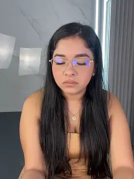 Snapshot of ValentinaLuciana chatting on 3, 6, 2026 ValentinaLuciana online show from 3, 6, 2026
