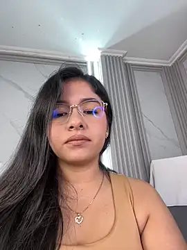 Snapshot of ValentinaLuciana chatting on 3, 6, 2026 ValentinaLuciana online show from 3, 6, 2026