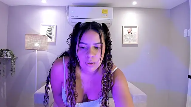 Snapshot of Mavi_saenz chatting on 3, 6, 2026 Mavi saenz online show from 3, 6, 2026