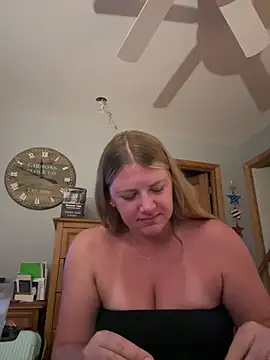 Snapshot of allyanalangell chatting on 25, 7, 2026 allyanalangell online show from 25, 7, 2026
