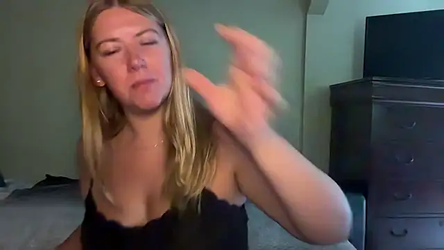 Snapshot of allyanalangell chatting on 29, 7, 2026 allyanalangell online show from 29, 7, 2026