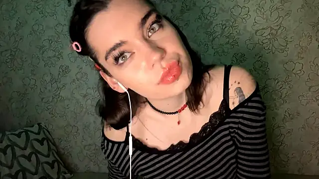 Snapshot of LaceyBatter chatting on 23, 6, 2026 LaceyBatter online show from 23, 6, 2026