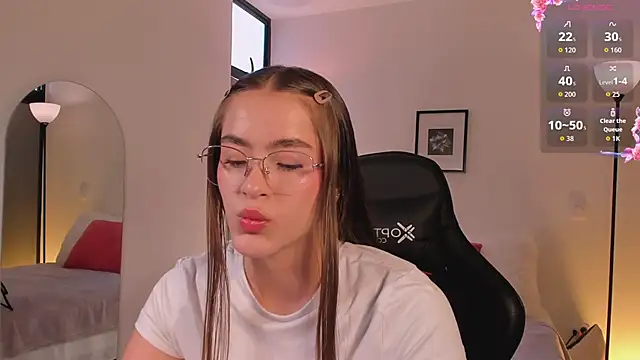 Snapshot of LizzyColins chatting on 26, 6, 2026 LizzyColins online show from 26, 6, 2026