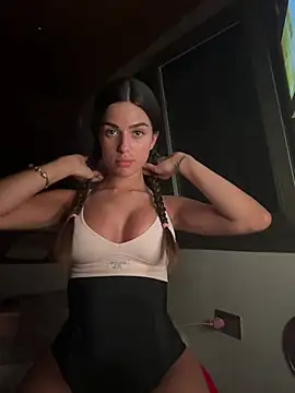 miaabelluccii online show from 7, 6, 2026
