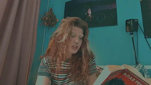 VivienDarkbloom online show from 16, 6, 2026