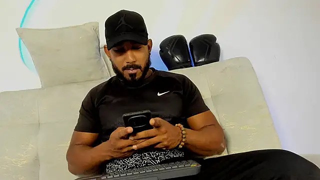 Snapshot of LeoCarter_ chatting on 12, 6, 2026 LeoCarter online show from 12, 6, 2026