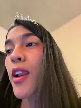 mia honeyy  online show from 4, 6, 2026