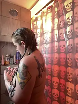 Snapshot of redrumredroom chatting on 5, 6, 2026 redrumredroom online show from 5, 6, 2026
