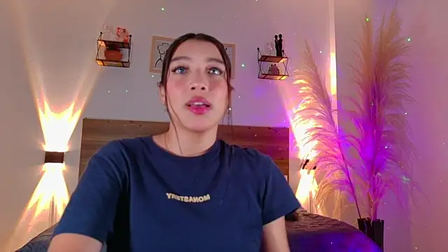  Emmakiss  online show from 18, 6, 2026