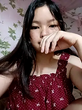 Snapshot of Linna-bae chatting on 8, 7, 2026 Linna-bae online show from 8, 7, 2026