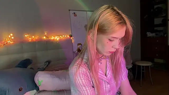 Snapshot of sexy_cute18 chatting on 19, 7, 2026 sexy cute18 online show from 19, 7, 2026