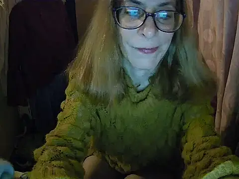 Snapshot of Aphrodity_Roxx chatting on 6, 7, 2026 Aphrodity Roxx online show from 6, 7, 2026