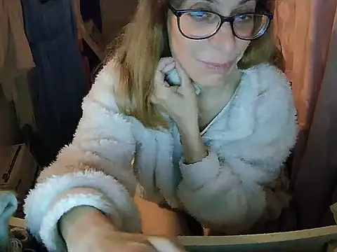 Snapshot of Aphrodity_Roxx chatting on 18, 7, 2026 Aphrodity Roxx online show from 18, 7, 2026