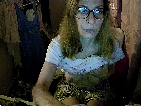 Snapshot of Aphrodity_Roxx chatting on 18, 7, 2026 Aphrodity Roxx online show from 18, 7, 2026