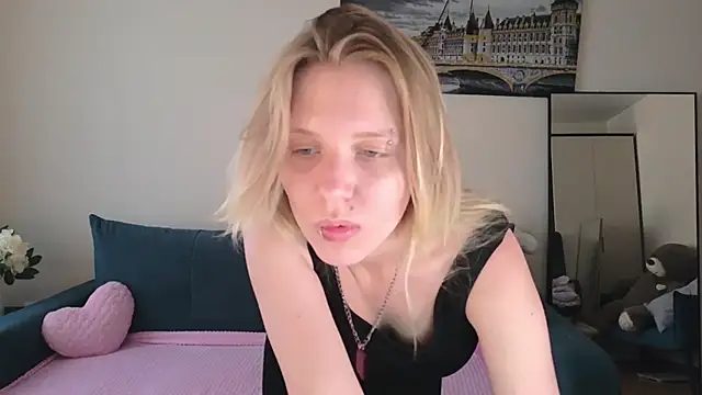 Snapshot of Viki_Charm chatting on 3, 7, 2026 Viki Charm online show from 3, 7, 2026