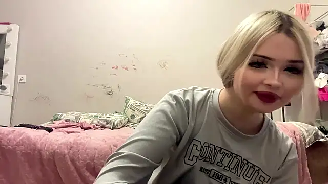 Snapshot of moonluv33 chatting on 12, 6, 2026 moonluv33 online show from 12, 6, 2026