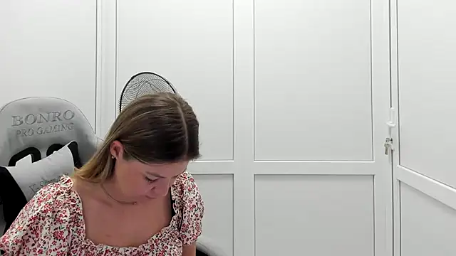 Snapshot of MiaSummerr_ chatting on 17, 7, 2026 MiaSummerr online show from 17, 7, 2026