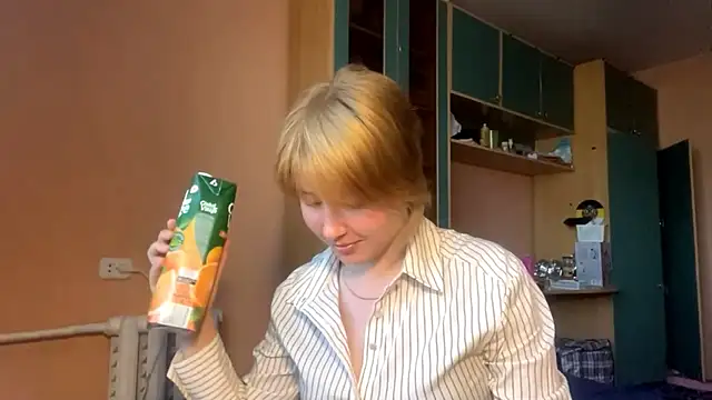 Snapshot of Mowhlntime chatting on 18, 6, 2026 Mowhlntime online show from 18, 6, 2026