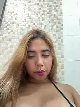 Snapshot of Issie_01 chatting on 26, 7, 2026 Issie 01 online show from 26, 7, 2026