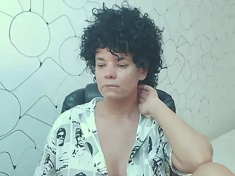 CurlyMood online show from 6, 6, 2026