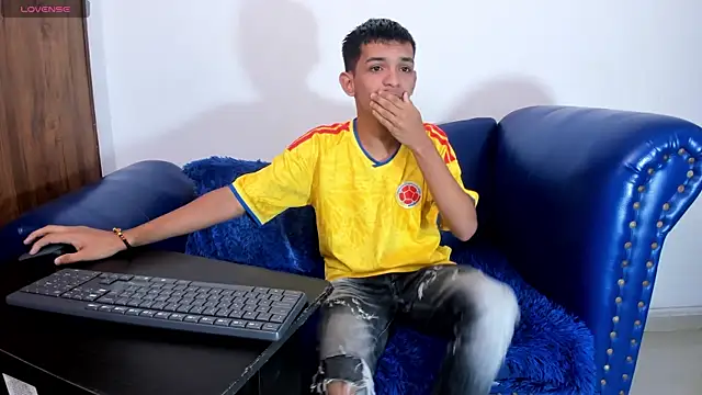 Snapshot of littlecum18 chatting on 3, 7, 2026 littlecum18 online show from 3, 7, 2026