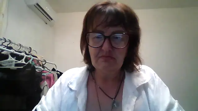Snapshot of ErikaXShine chatting on 6, 8, 2026 ErikaXShine online show from 6, 8, 2026