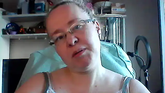 Snapshot of Viola27 chatting on 21, 6, 2026 Viola27 online show from 21, 6, 2026
