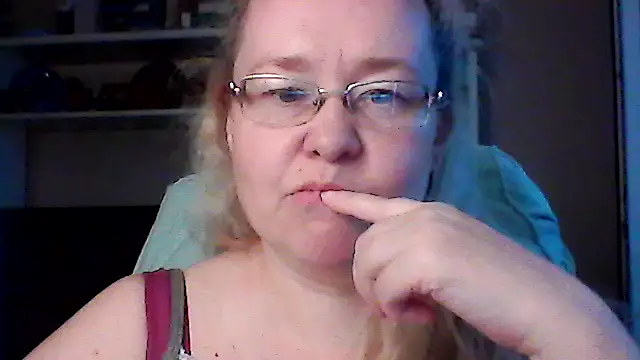 Snapshot of Viola27 chatting on 22, 6, 2026 Viola27 online show from 22, 6, 2026