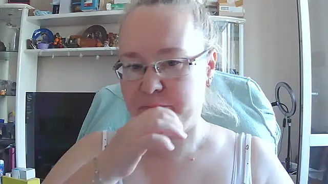 Snapshot of Viola27 chatting on 3, 7, 2026 Viola27 online show from 3, 7, 2026